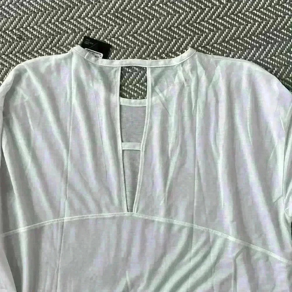 Under Armour t-shirt new with tags - Picture 3 of 5